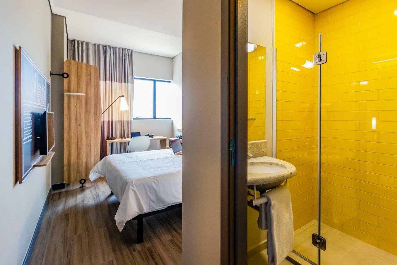Ibis Palmas Avenida Jk Hotel
